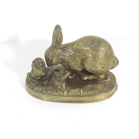 Vintage Brass Rabbit Mother Babies Bunny Brass Paperweight Office Decor - Picture 4 of 9